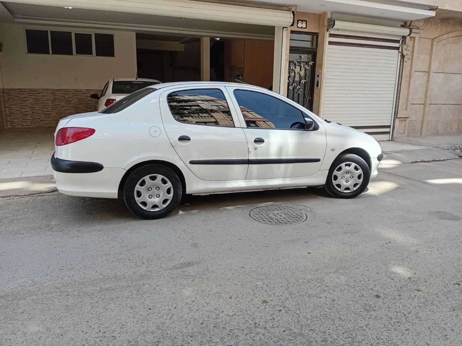 پژو ۲۰۶ صندوق دار v8 - 1395