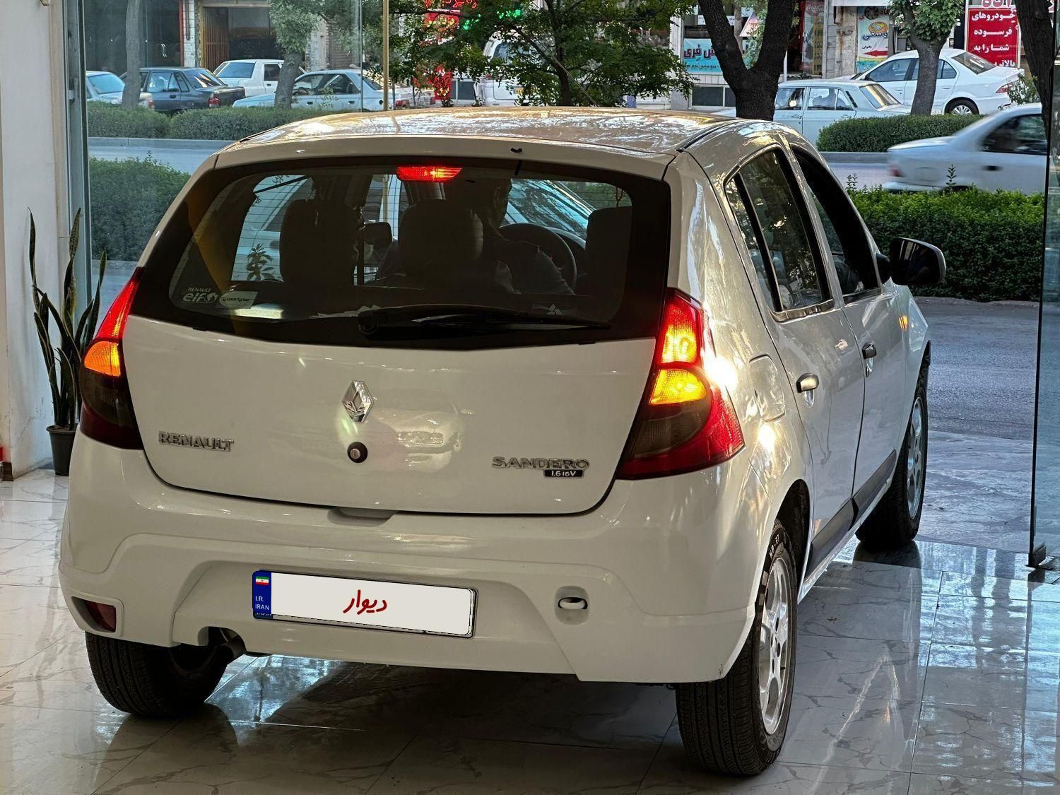 رنو ساندرو دنده ای - 1395