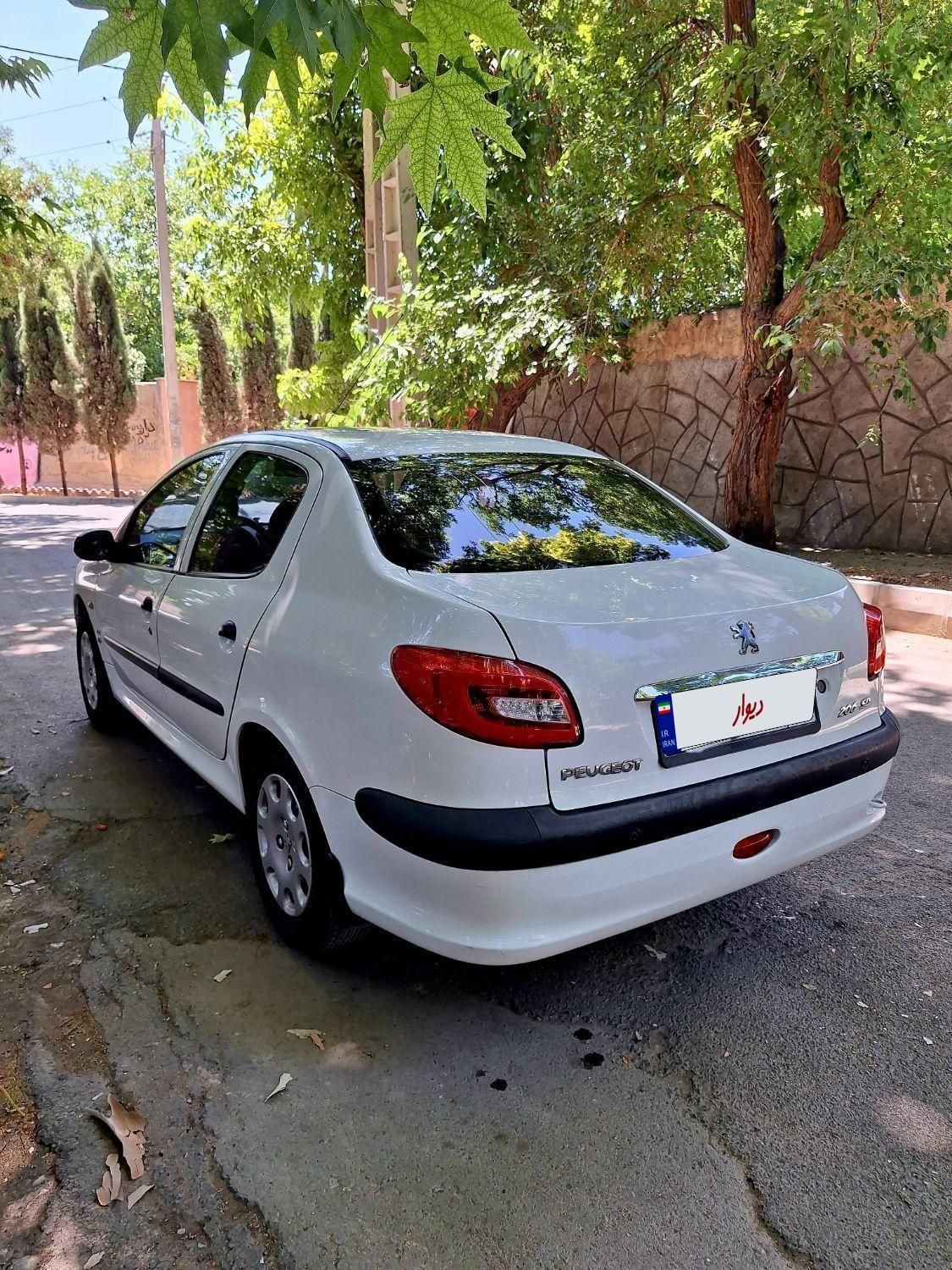 پژو ۲۰۶ صندوق دار v8 - 1393