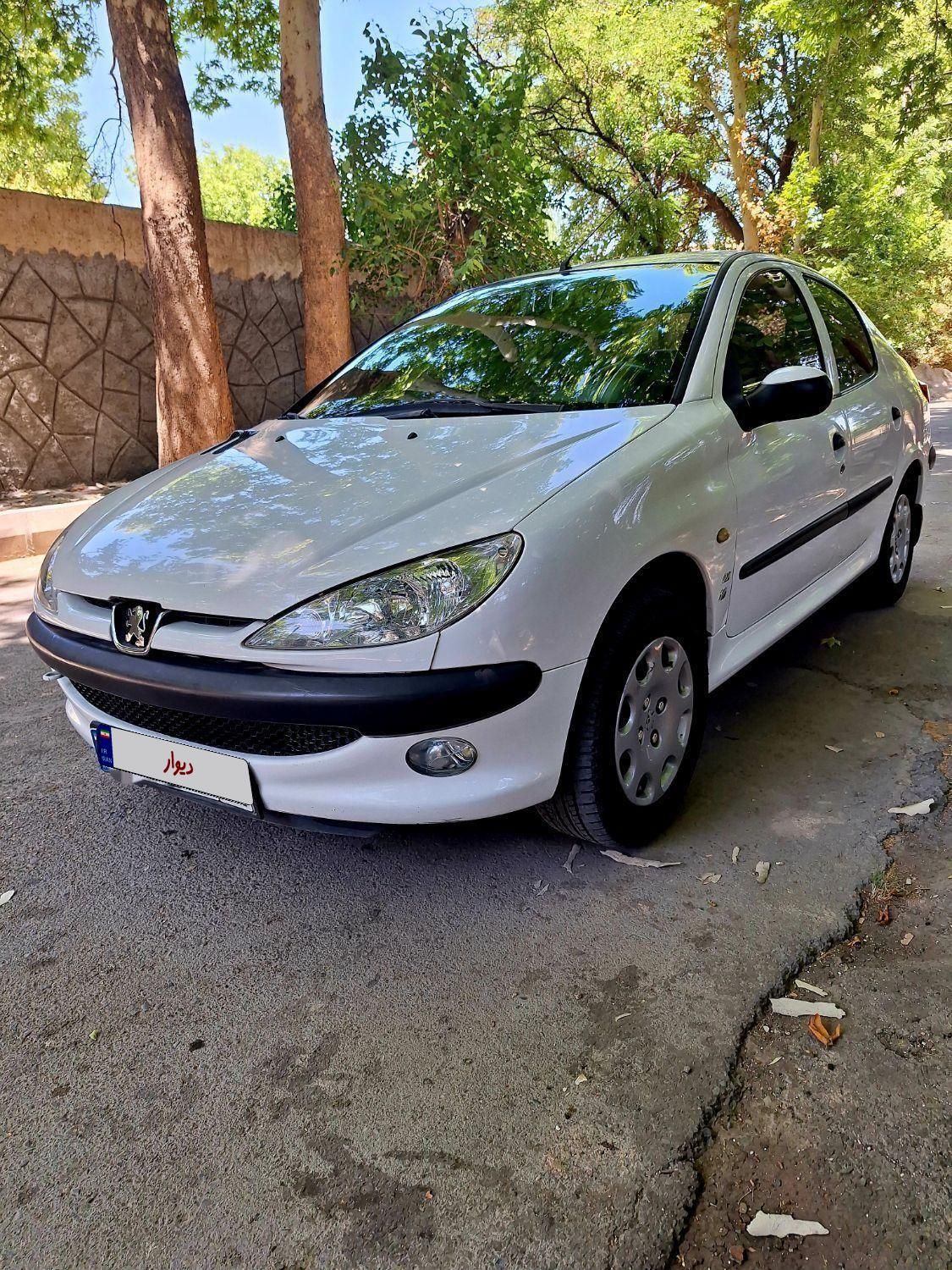 پژو ۲۰۶ صندوق دار v8 - 1393