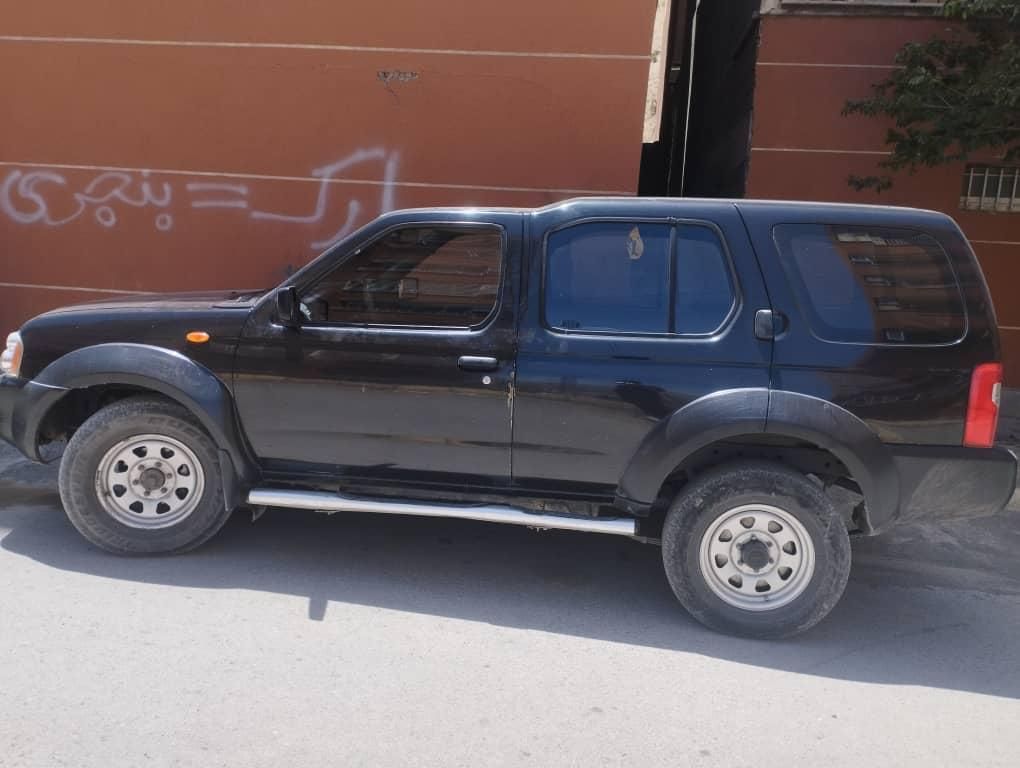 نیسان رونیز دنده‌ای - 2004