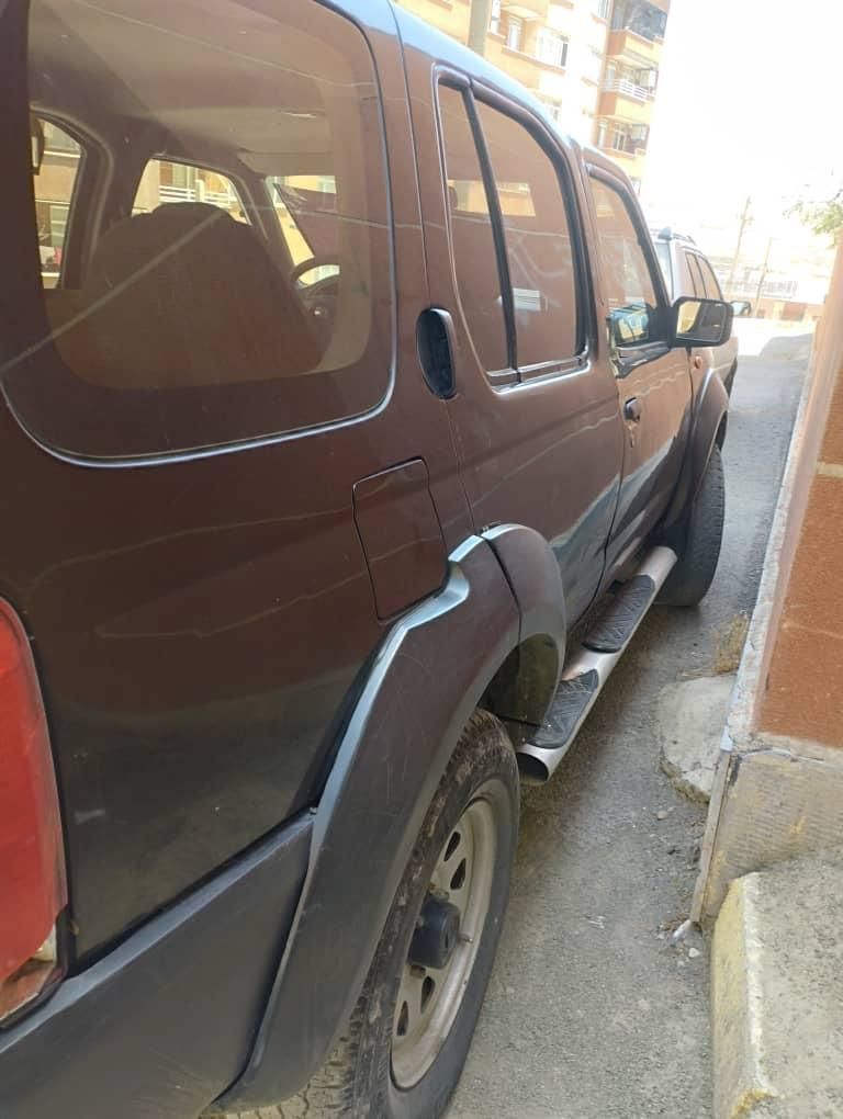 نیسان رونیز دنده‌ای - 2004