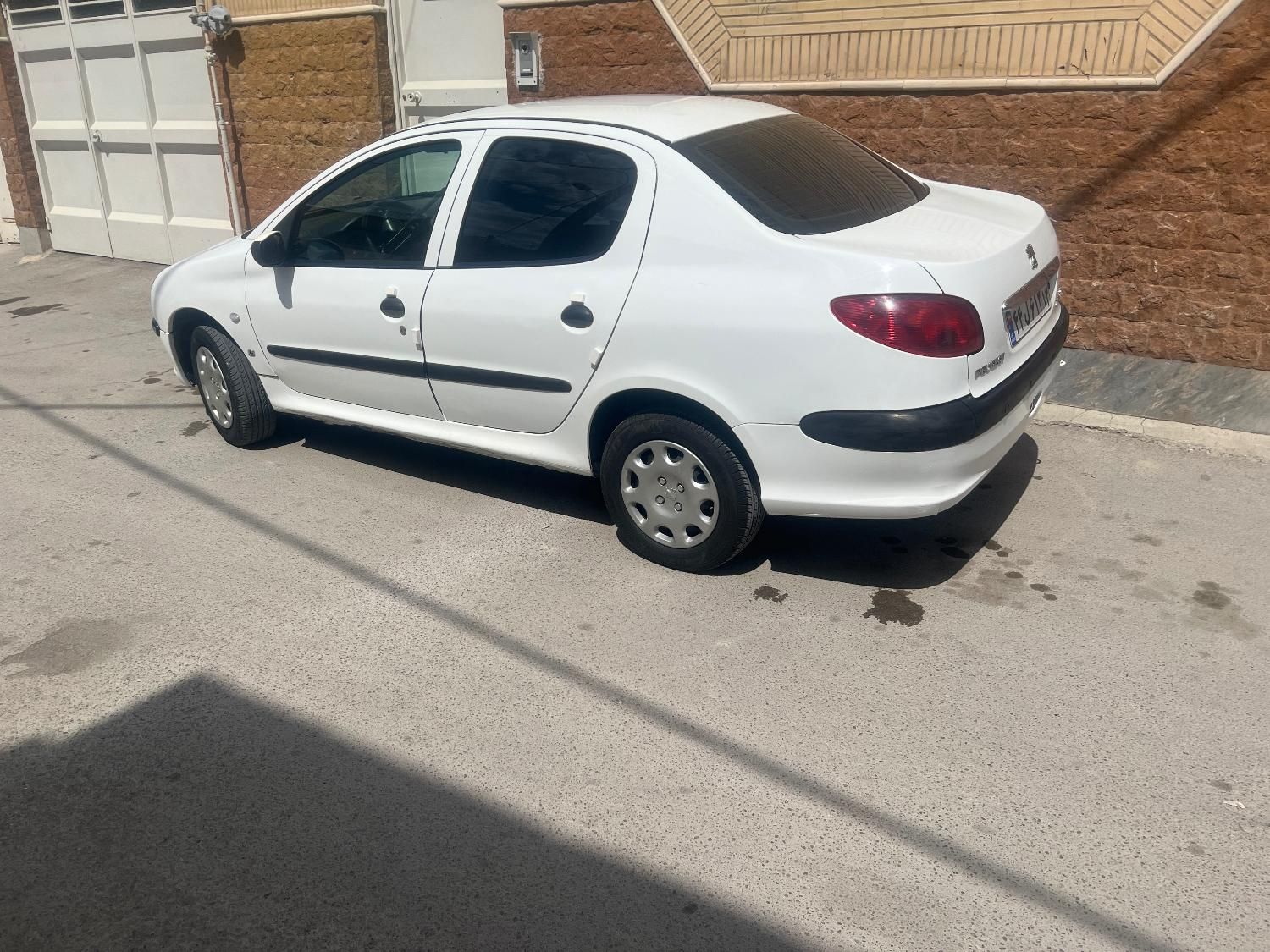 پژو ۲۰۶ صندوق دار v8 - 1394