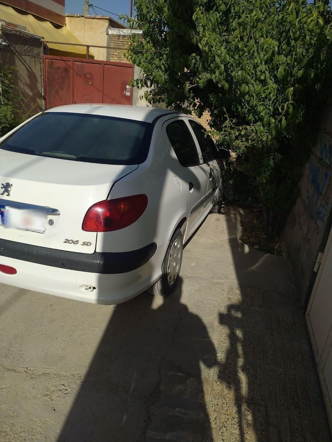 پژو ۲۰۶ صندوق دار v8 - 1392