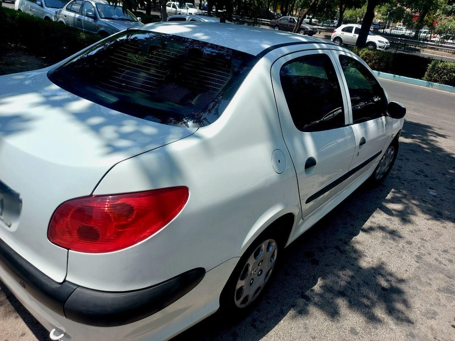 پژو ۲۰۶ صندوق دار v8 - 1395