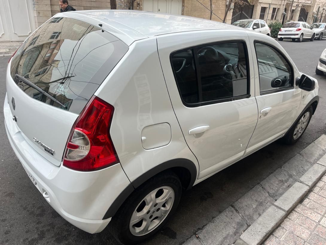 خودرو رنو، ساندرو آگهی ann_18504985