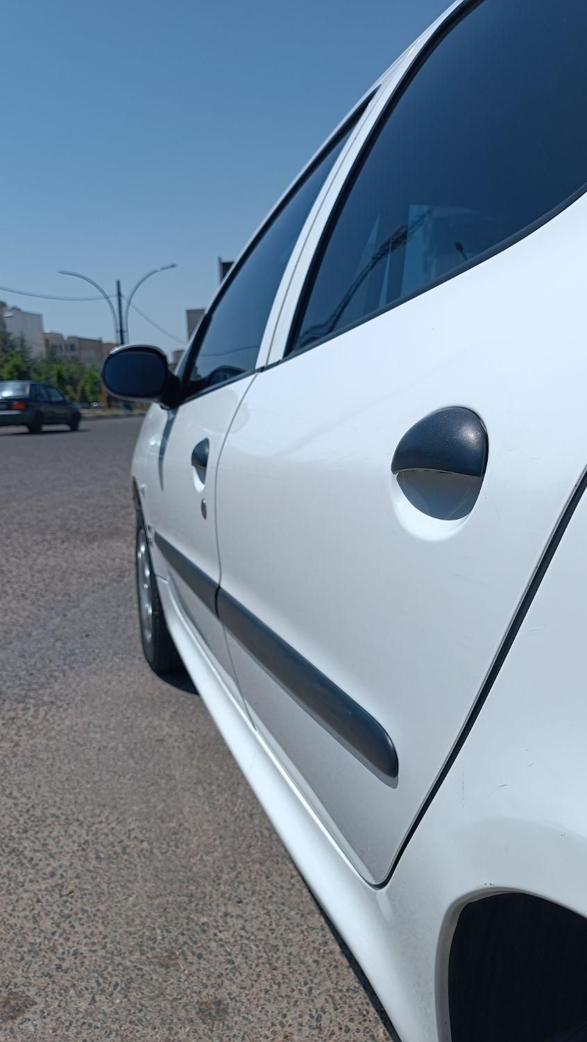 پژو ۲۰۶ صندوق دار v8 - 1396