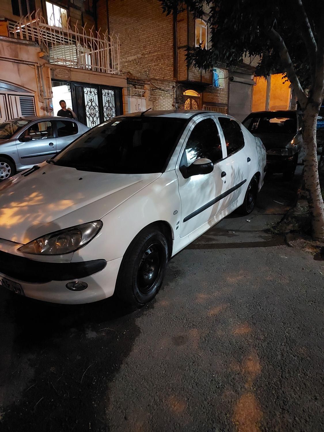 پژو ۲۰۶ صندوق دار v8 - 1391