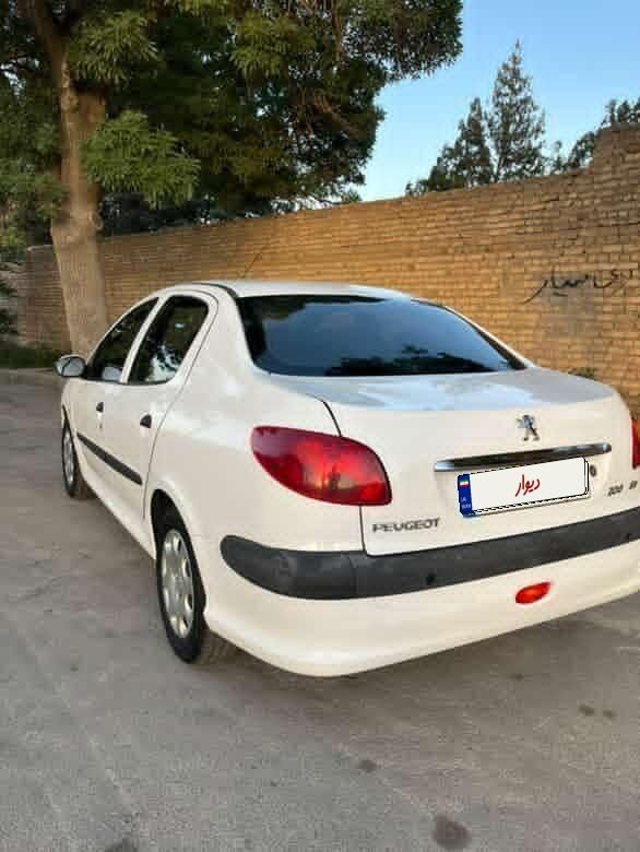 پژو ۲۰۶ صندوق دار v8 - 1393