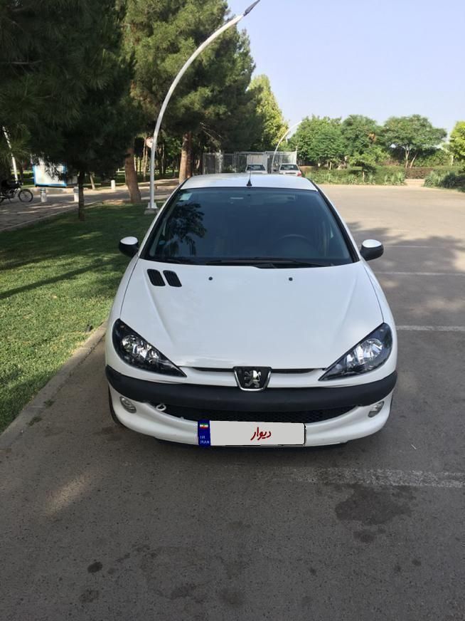 پژو ۲۰۶ صندوق دار v8 - 1393
