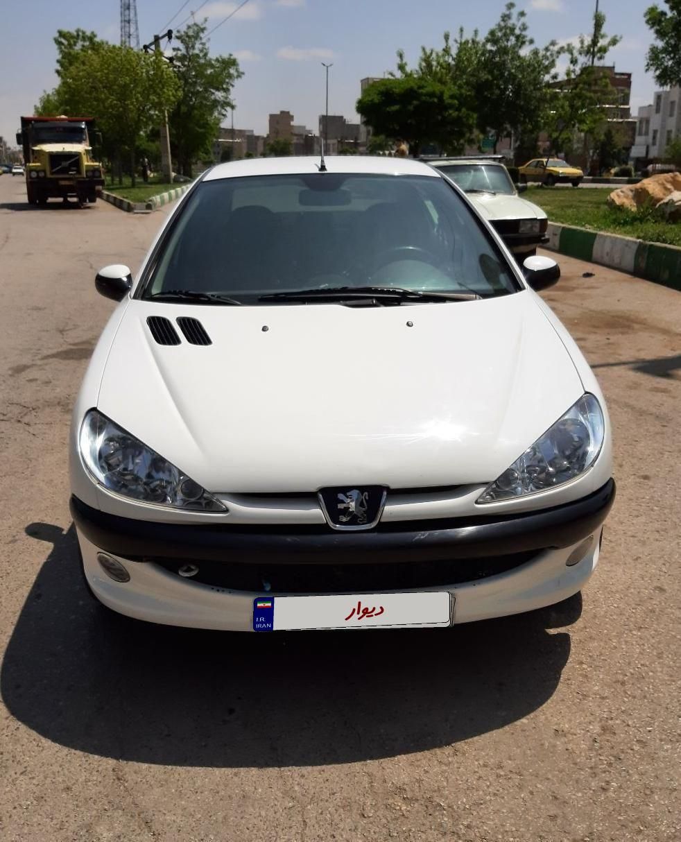 پژو ۲۰۶ صندوق دار v8 - 1395