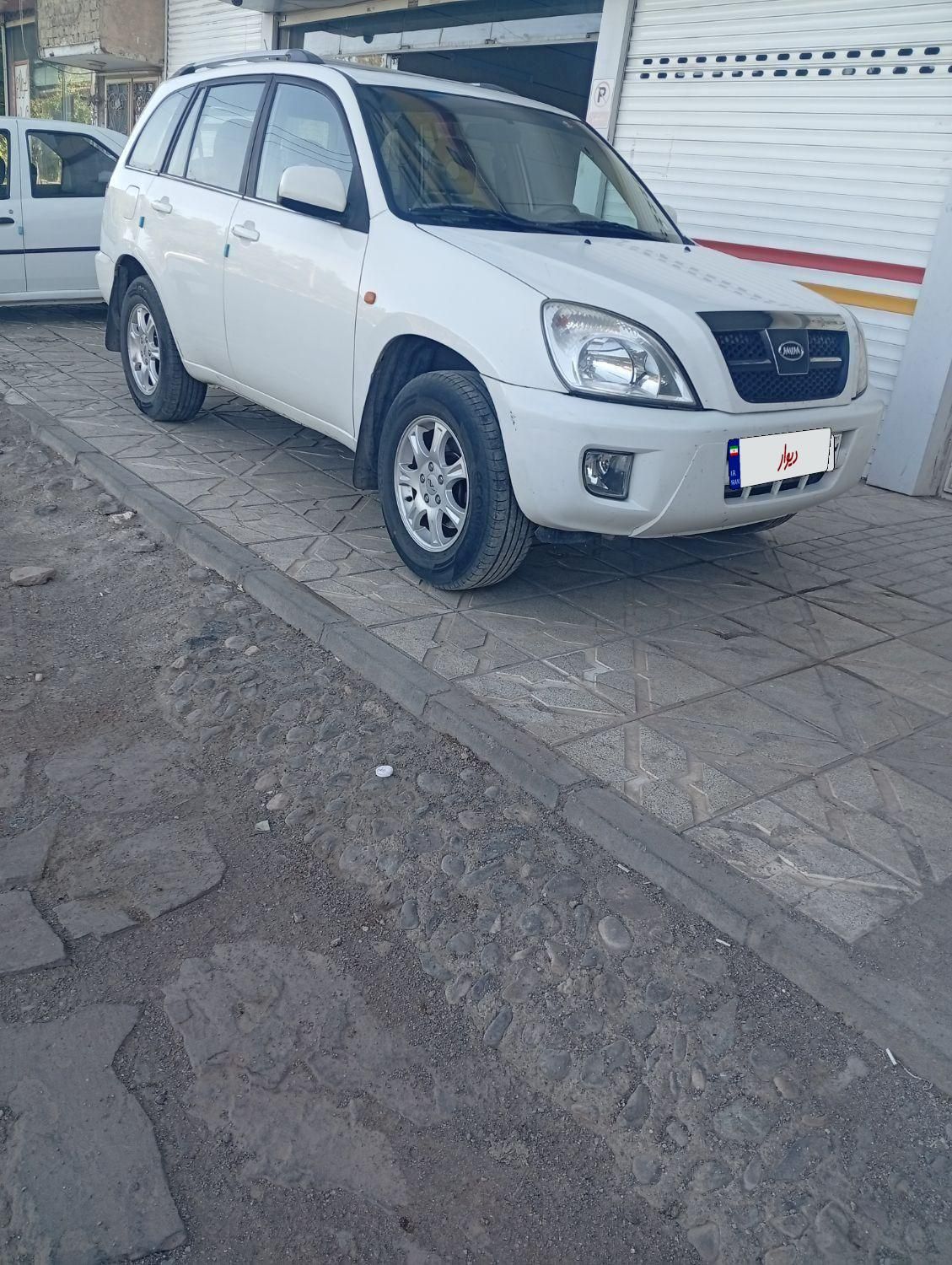ام وی ام X33 دنده‌ای ساده - 2012