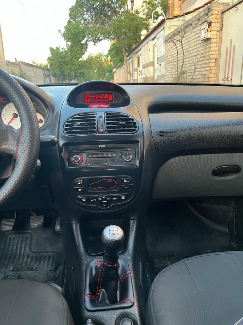 پژو ۲۰۶ صندوق دار v8 - 1394