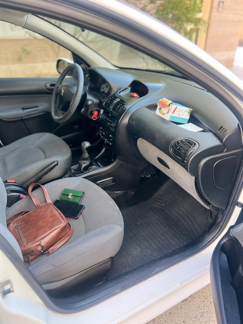 پژو ۲۰۶ صندوق دار v8 - 1396