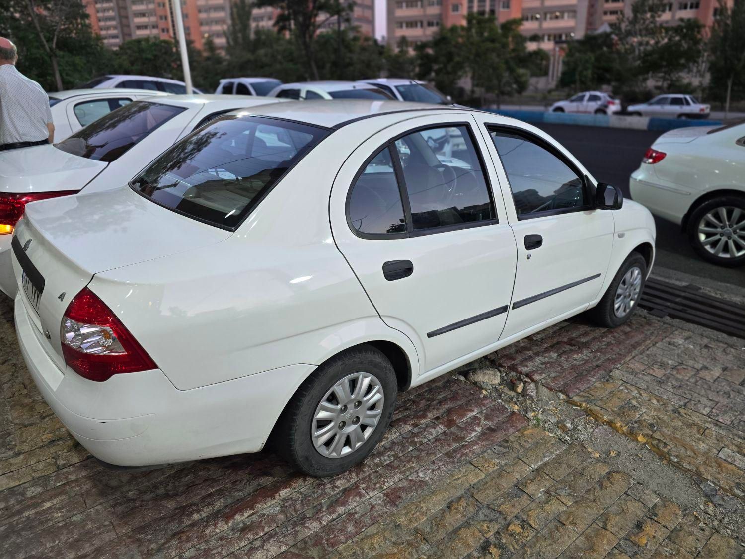 تیبا صندوق دار SX - 1400