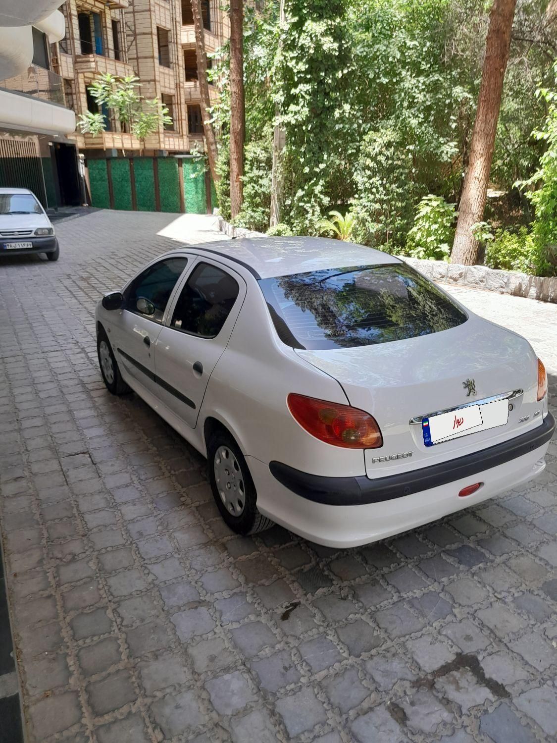 پژو ۲۰۶ صندوق دار v8 - 1393