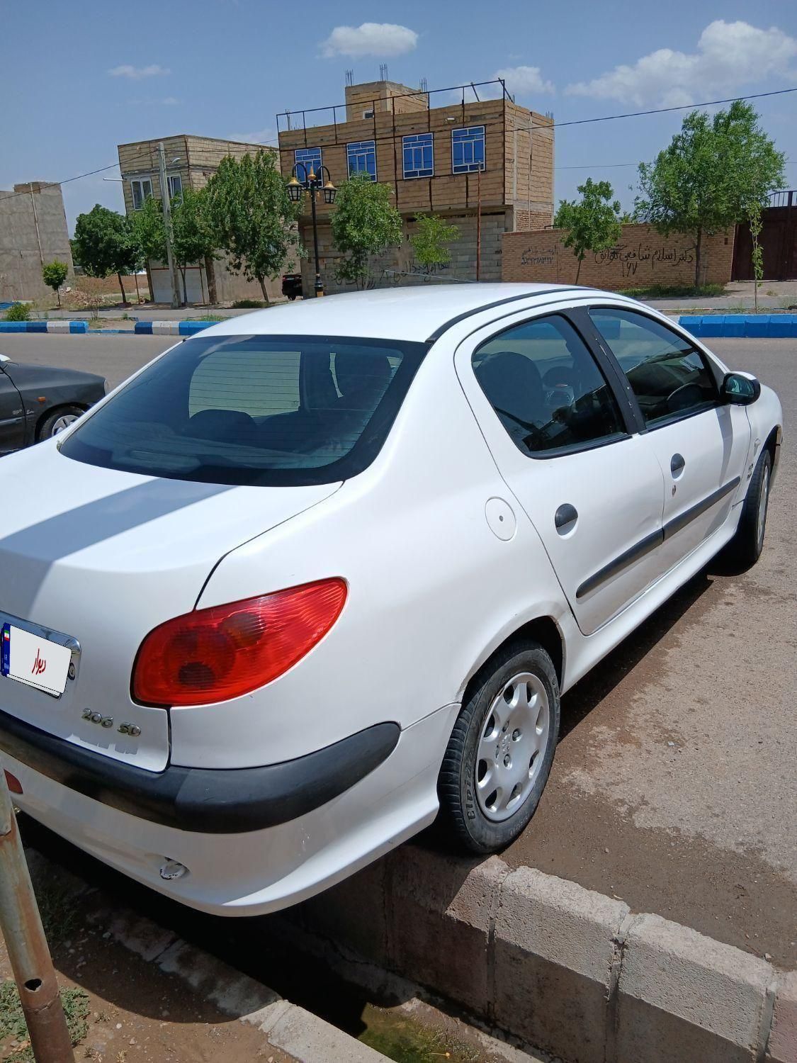 پژو ۲۰۶ صندوق دار v8 - 1390