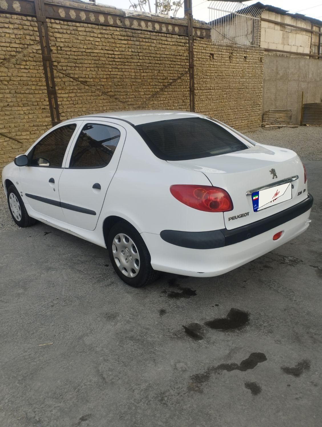 پژو ۲۰۶ صندوق دار v8 - 1395