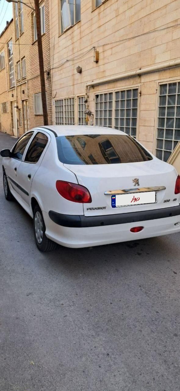 پژو ۲۰۶ صندوق دار v8 - 1394