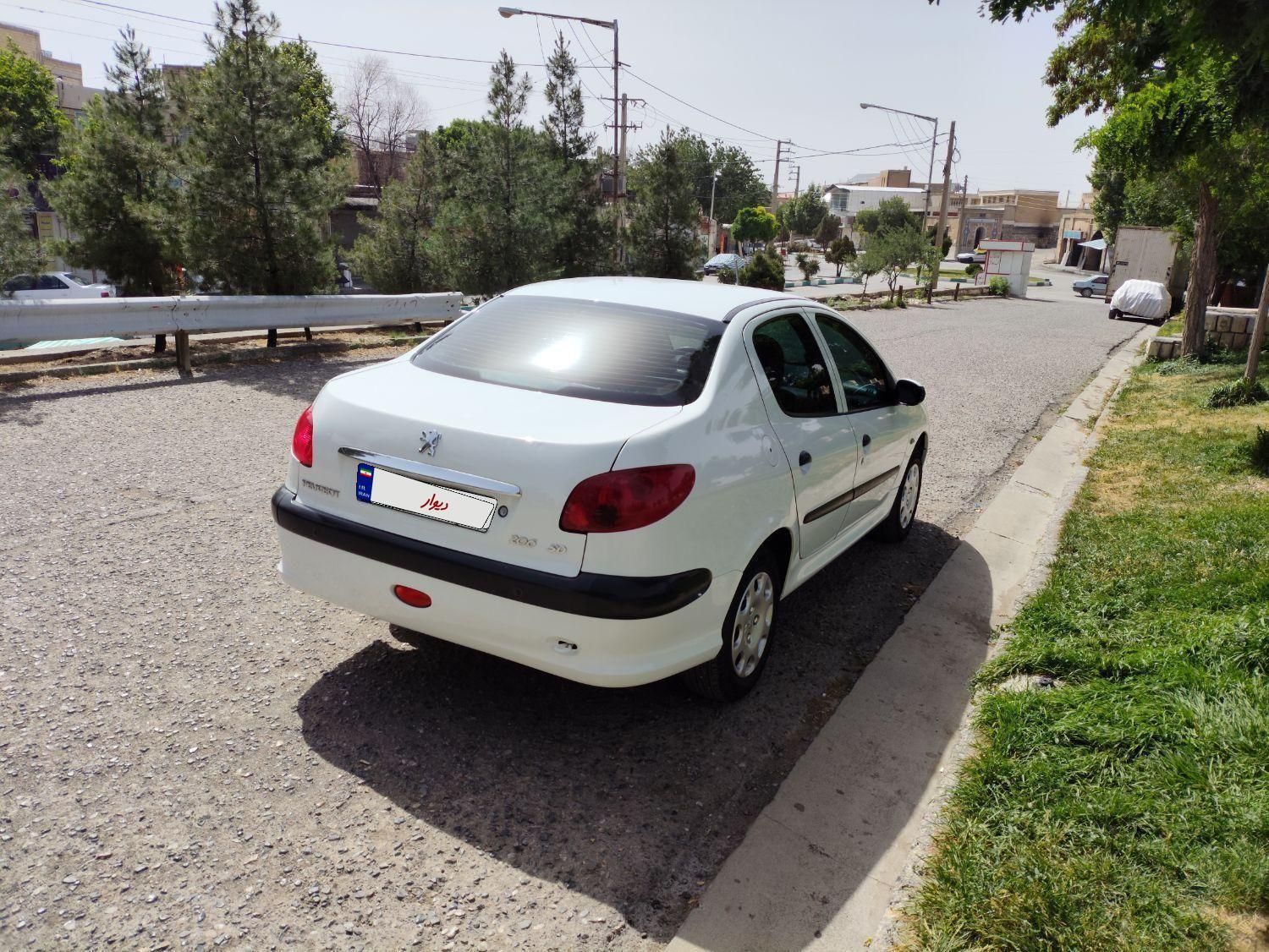 پژو ۲۰۶ صندوق دار v8 - 1396