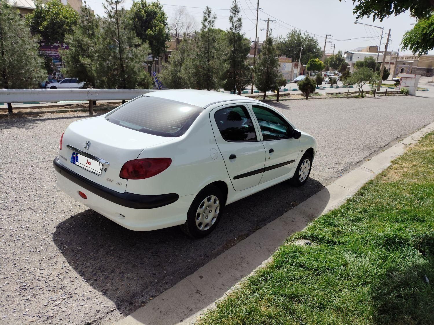 پژو ۲۰۶ صندوق دار v8 - 1396