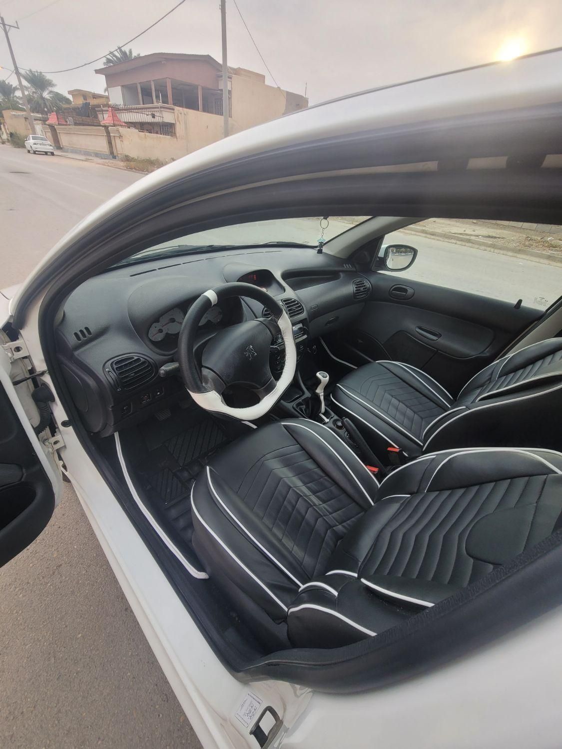 پژو ۲۰۶ صندوق دار v8 - 1396
