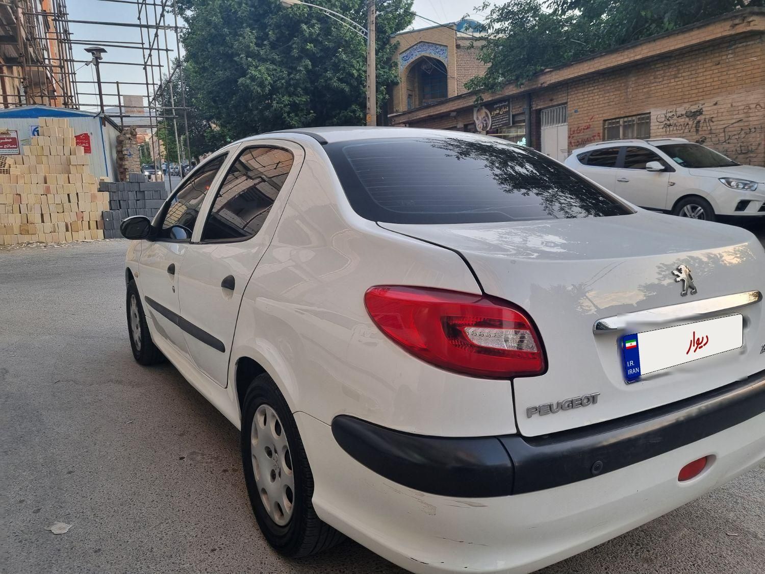 پژو ۲۰۶ صندوق دار v8 - 1395