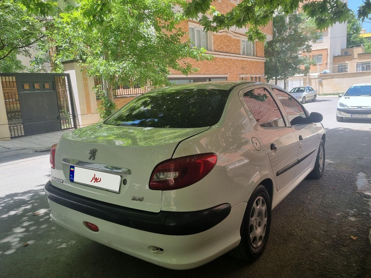 پژو ۲۰۶ صندوق دار v8 - 1395