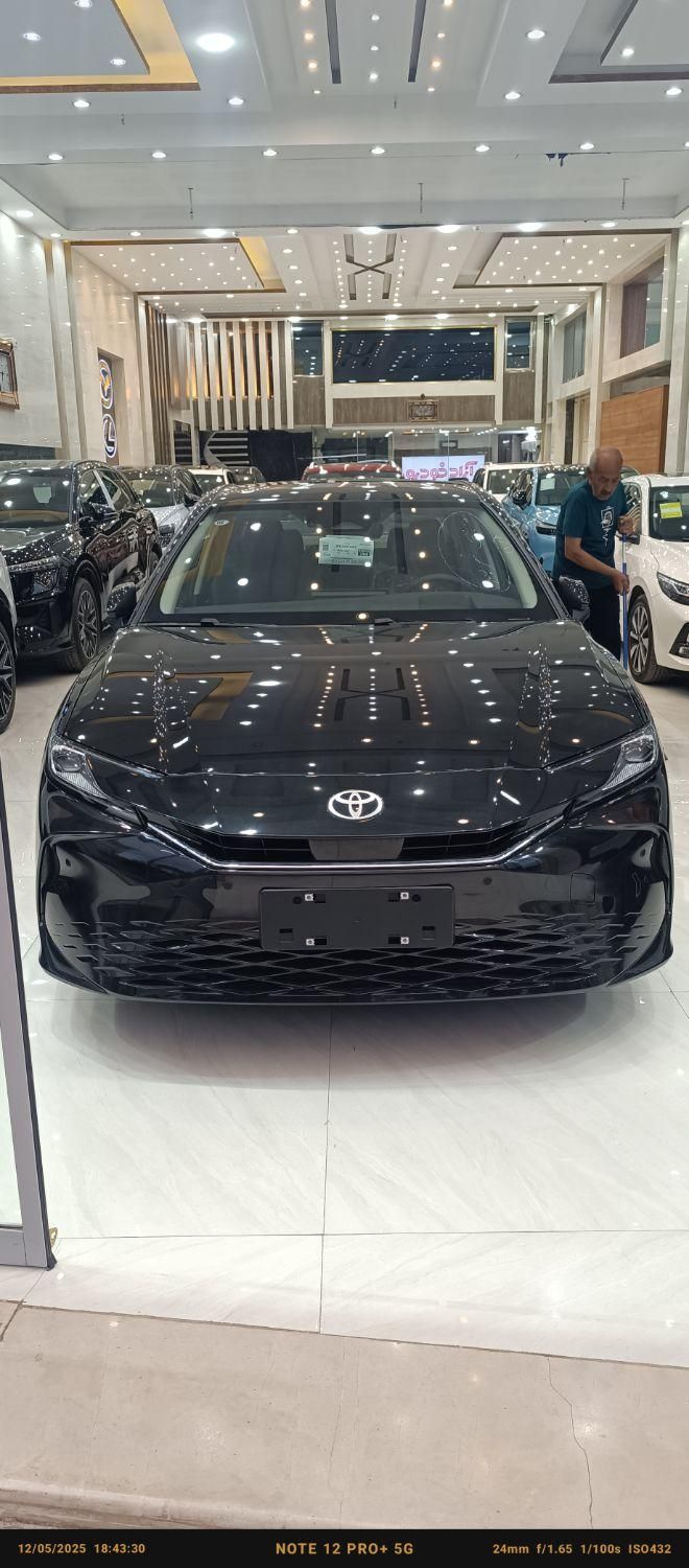 تویوتا کمری XLE - 2025