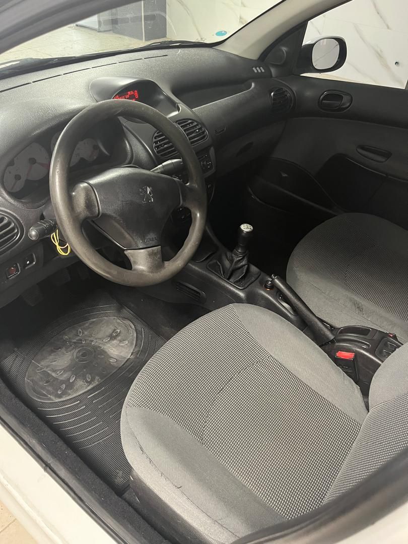 پژو ۲۰۶ صندوق دار v8 - 1394