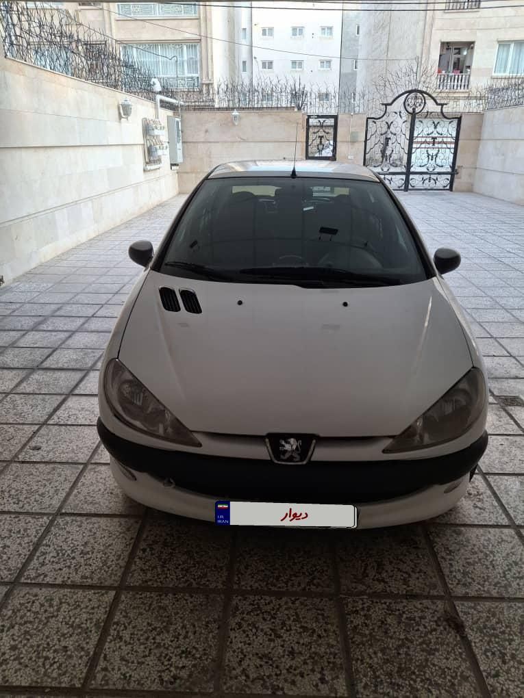 پژو ۲۰۶ صندوق دار v8 - 1393