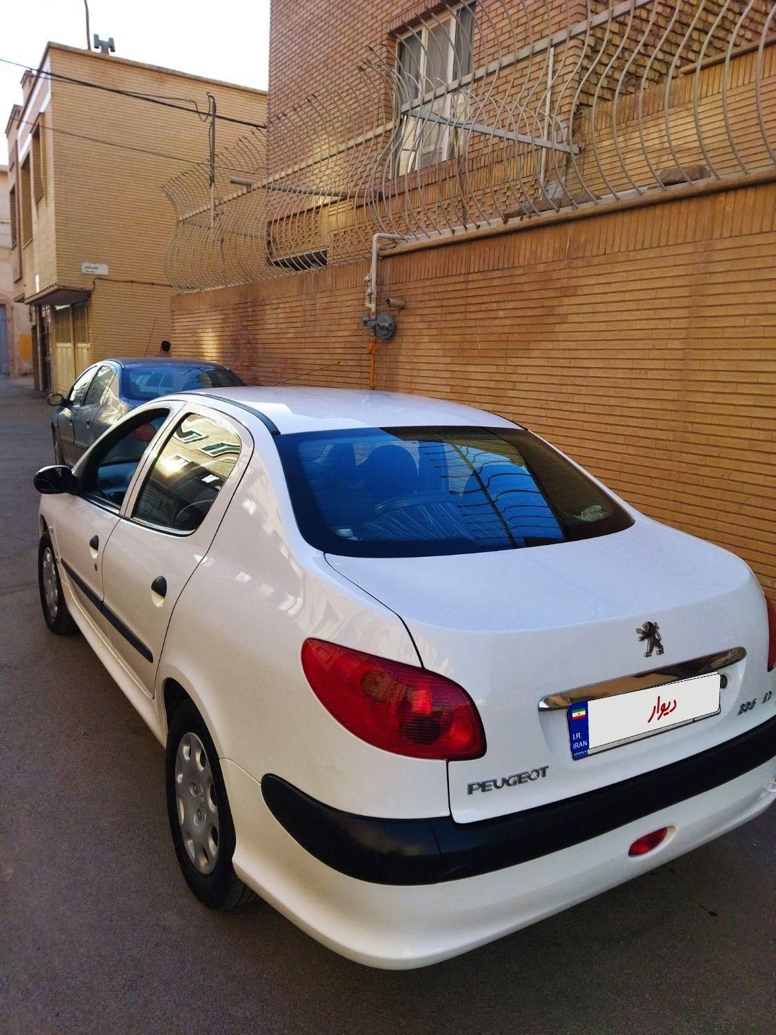 پژو ۲۰۶ صندوق دار v8 - 1398