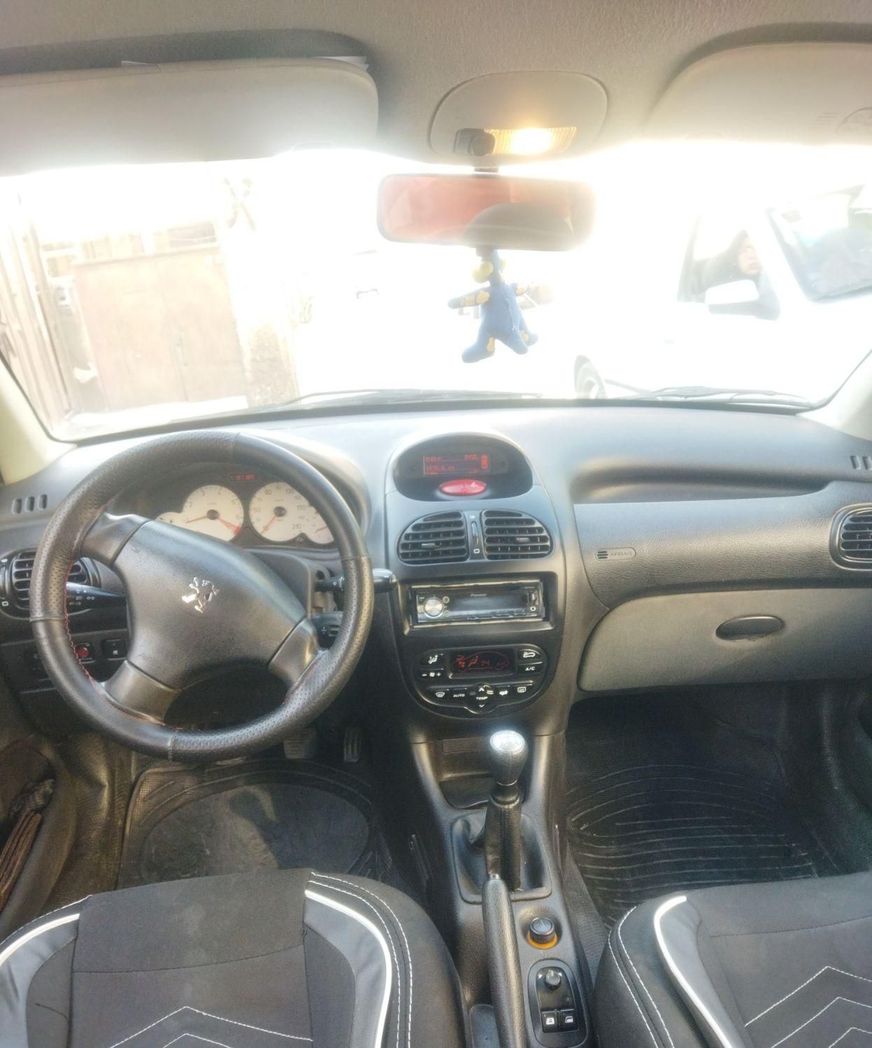 پژو ۲۰۶ صندوق دار v8 - 1398