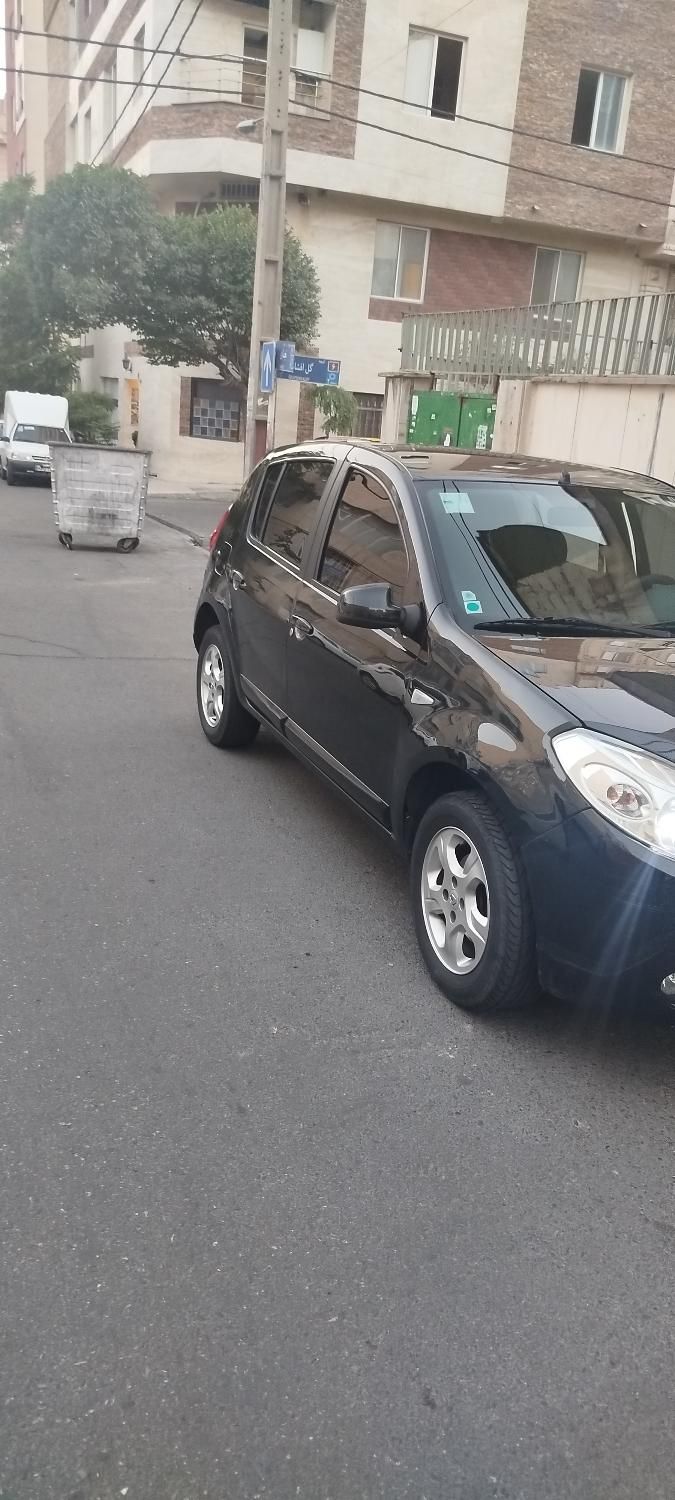 رنو ساندرو اتوماتیک - 1395
