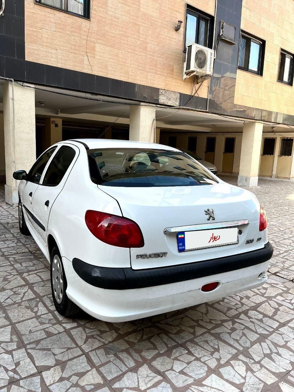 پژو ۲۰۶ صندوق دار v8 - 1395