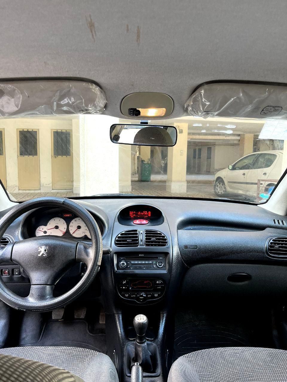پژو ۲۰۶ صندوق دار v8 - 1395