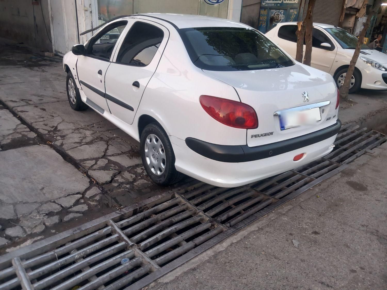 پژو ۲۰۶ صندوق دار v8 - 1395