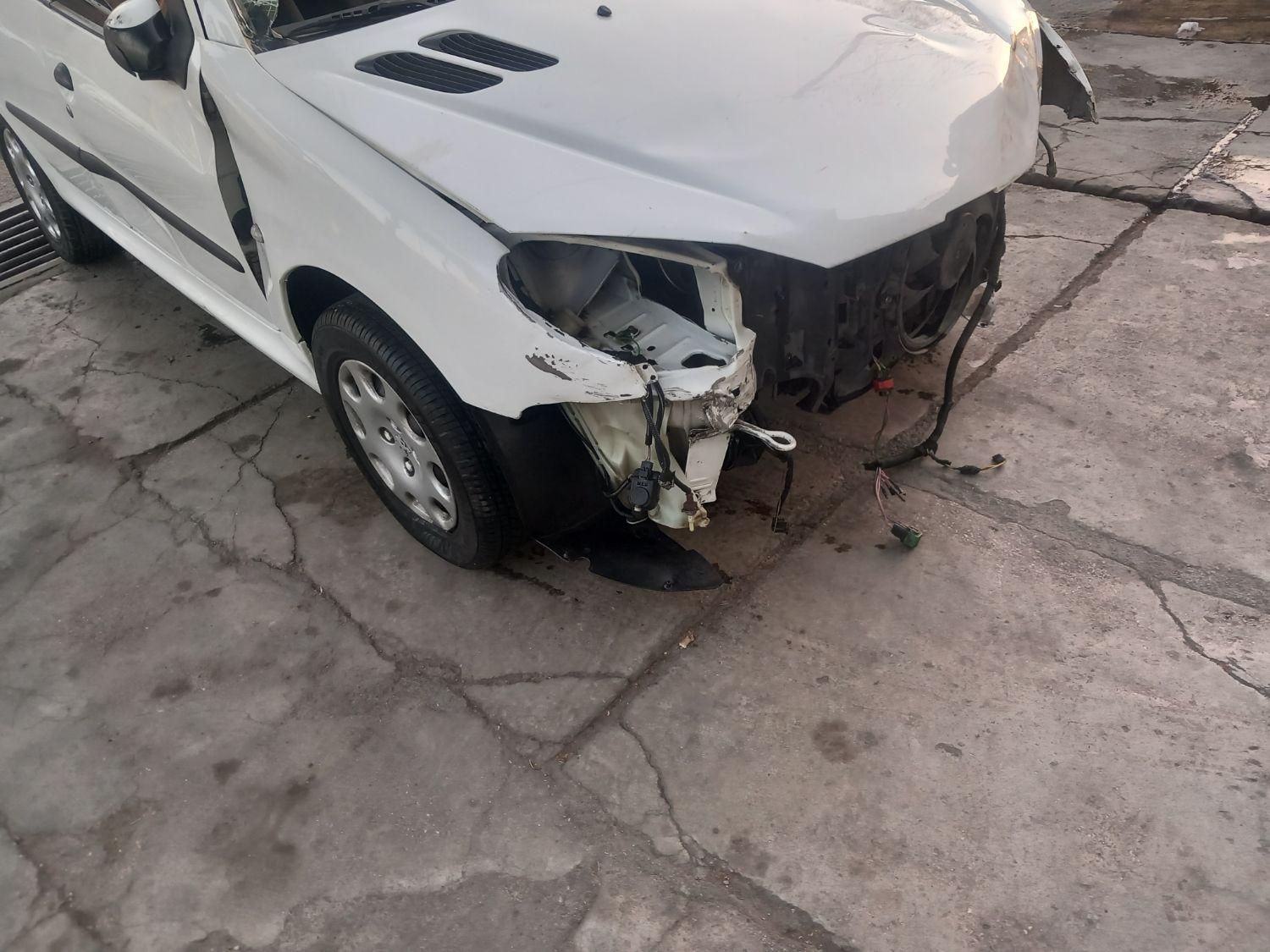 پژو ۲۰۶ صندوق دار v8 - 1395