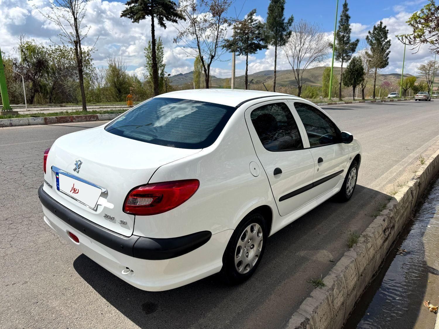 پژو ۲۰۶ صندوق دار v8 - 1398