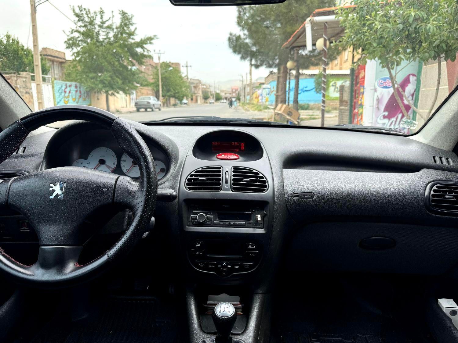 پژو ۲۰۶ صندوق دار v8 - 1398