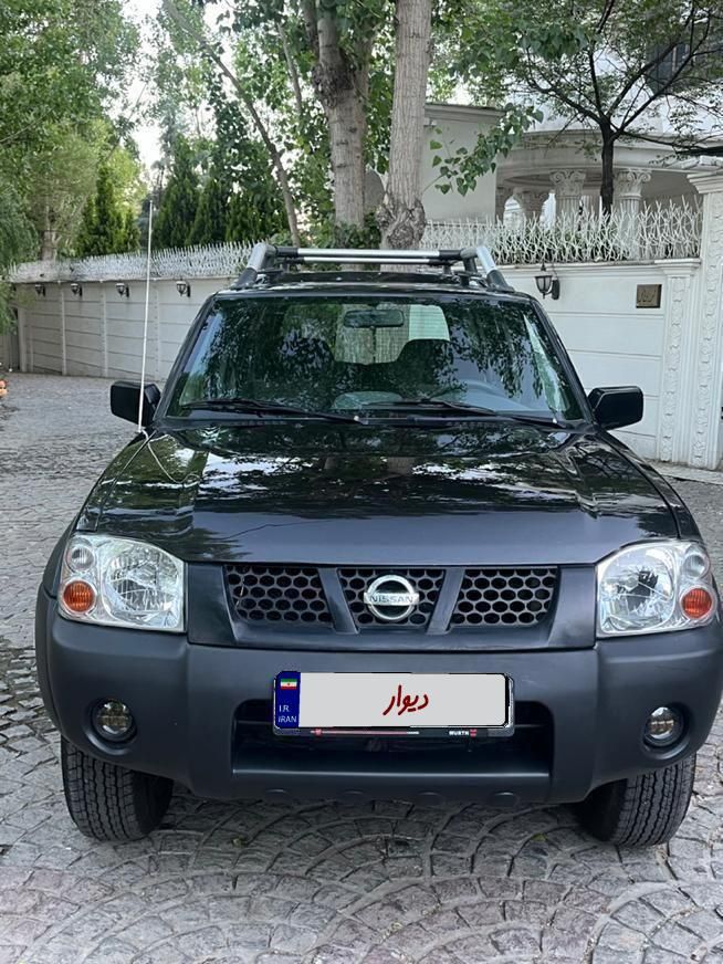 نیسان رونیز دنده‌ای - 2004