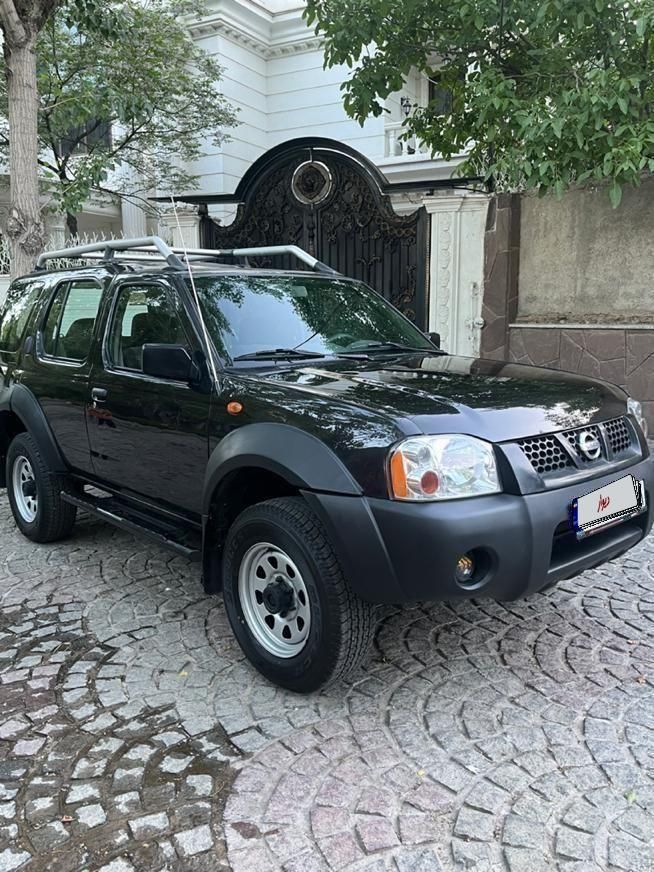 نیسان رونیز دنده‌ای - 2004