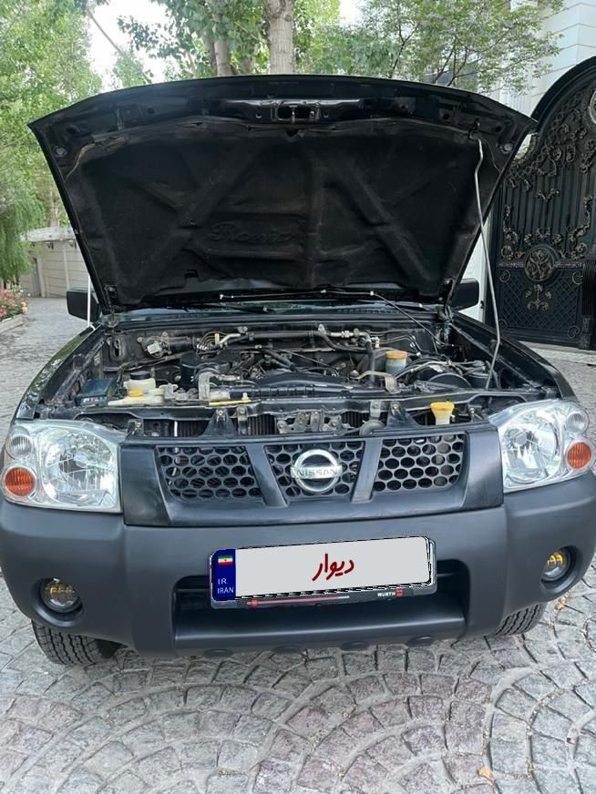 نیسان رونیز دنده‌ای - 2004