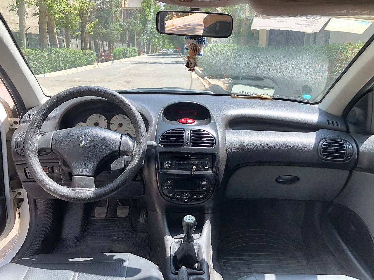 پژو ۲۰۶ صندوق دار v8 - 1395