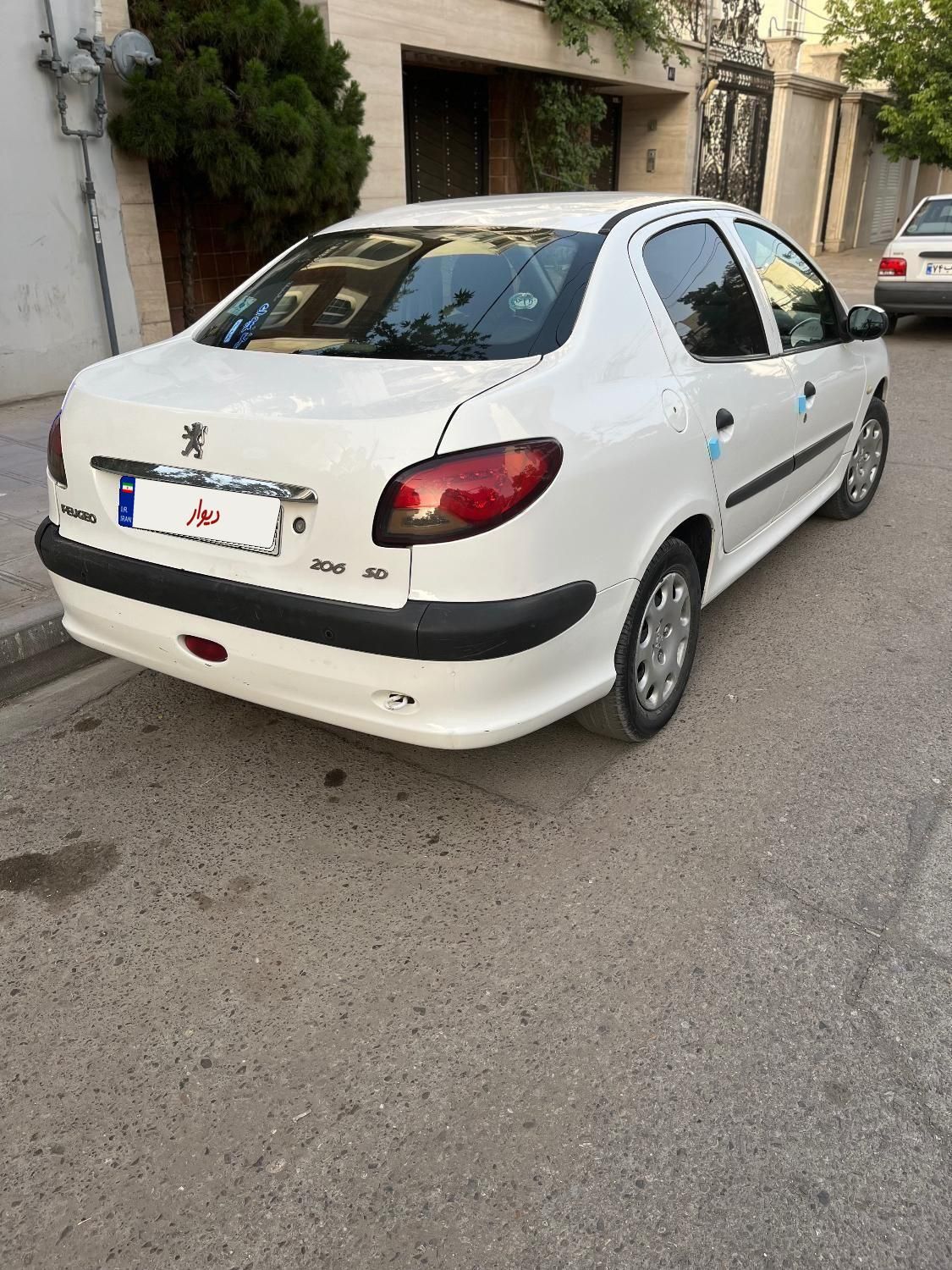 پژو ۲۰۶ صندوق دار v8 - 1394