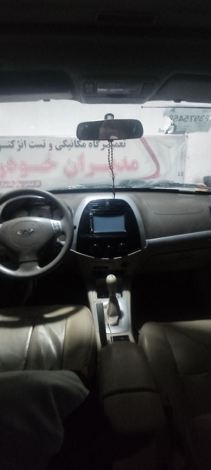ام وی ام X33 دنده‌ای ساده - 2011