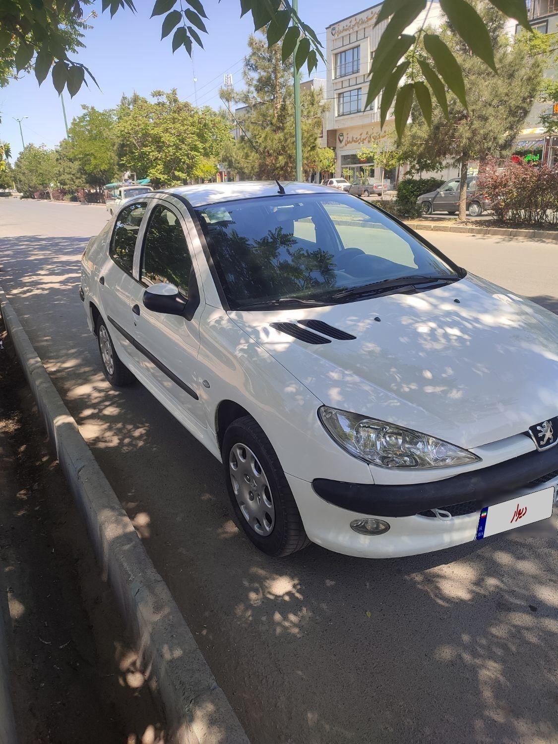 پژو ۲۰۶ صندوق دار v8 - 1396
