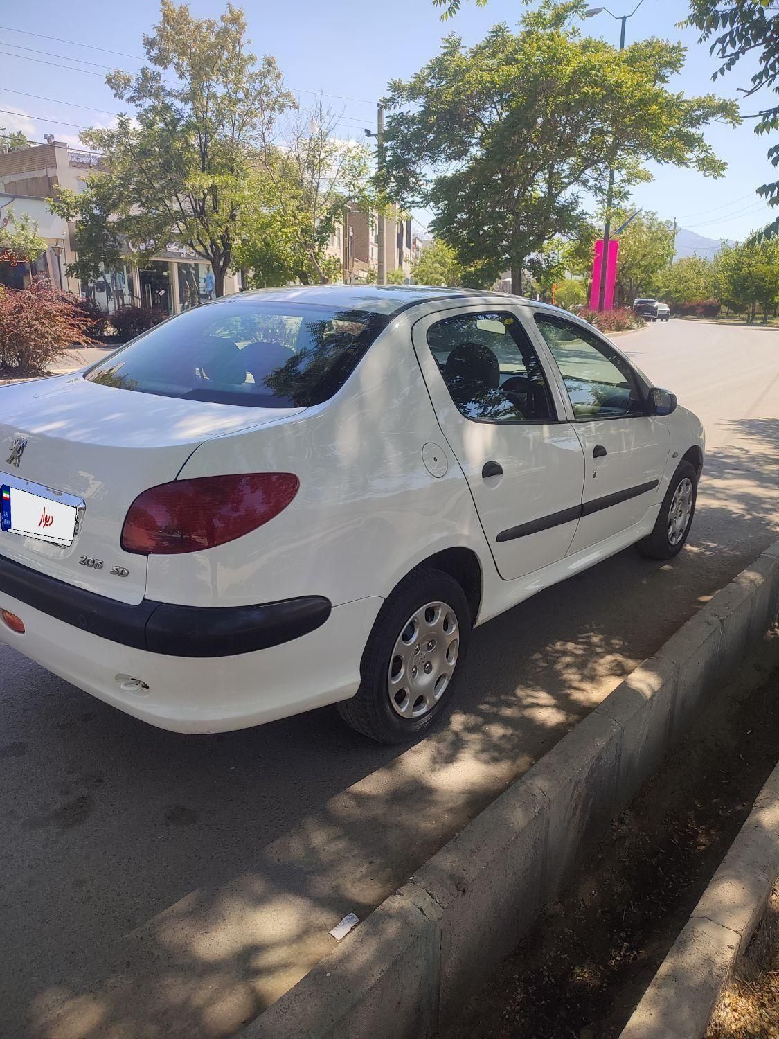 پژو ۲۰۶ صندوق دار v8 - 1396