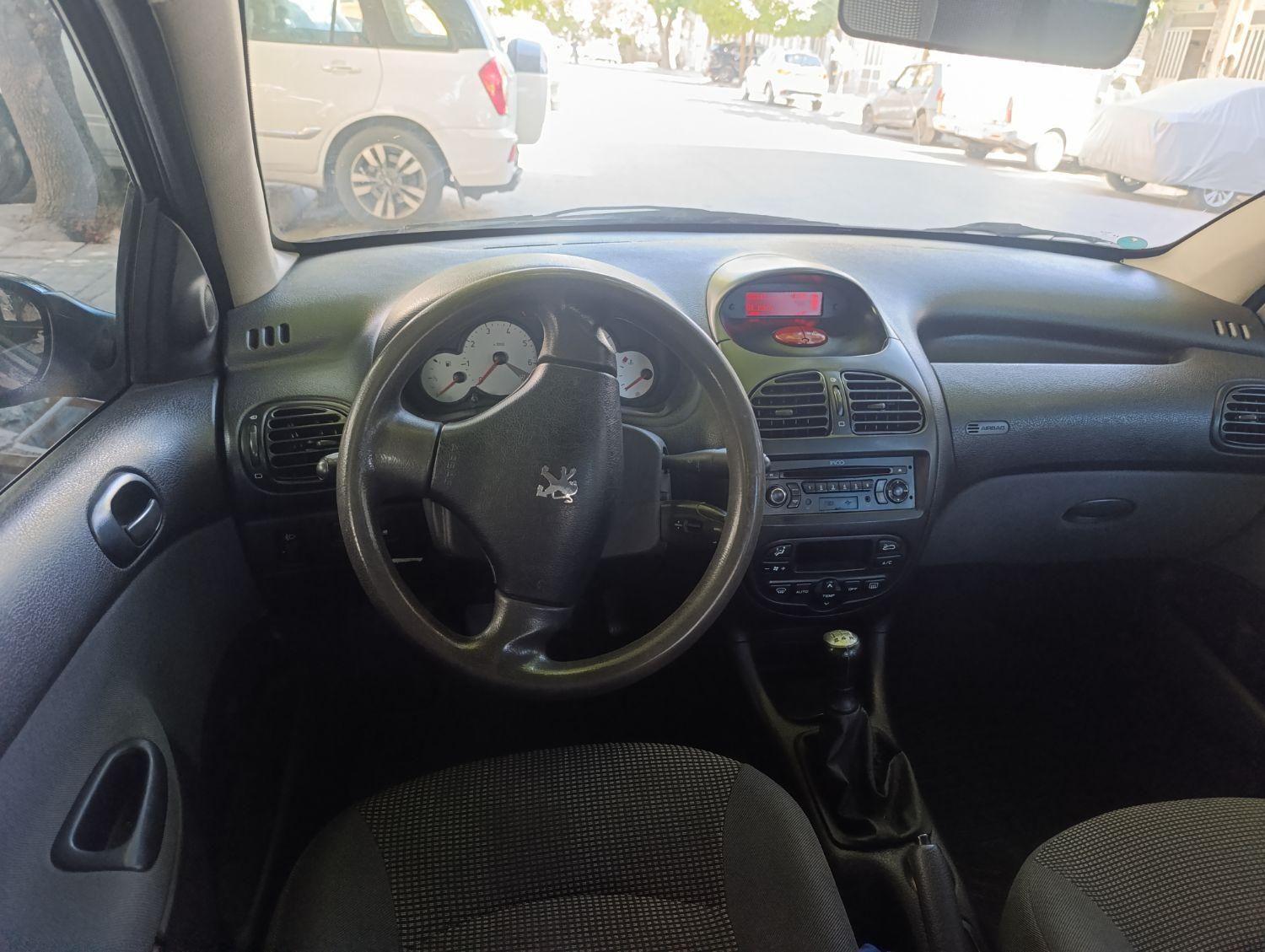 پژو ۲۰۶ صندوق دار v8 - 1396