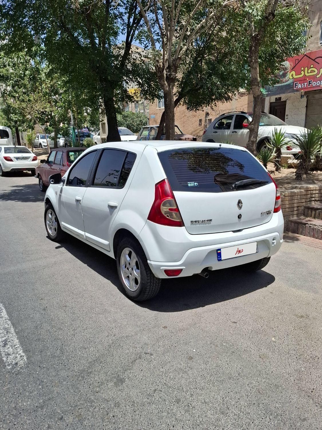 رنو ساندرو اتوماتیک - 1395